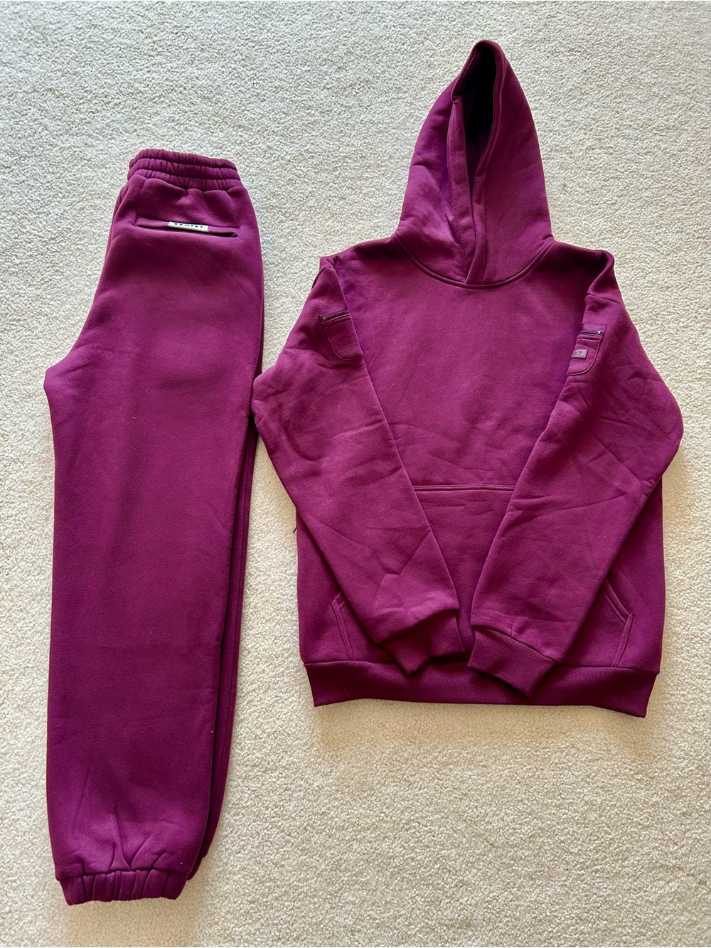 Comfrt Travel Essentials Hoodie & Sweatpants Sz Med NWOT Plum/Berry Unisex